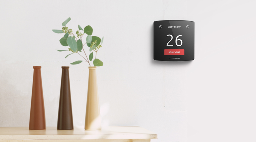 智能温度控制器内置温湿度传感器，通过内置智能算法调节室内温湿度，并且能与家中的空调、加湿器连接，给用户以舒适的体验。